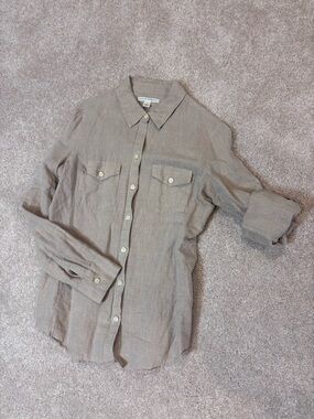 Banana Republic Women’s Button-Down Shirt with Button up Sleeves in Taupe